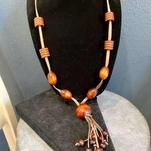 Long wooden necklace. VIDEO